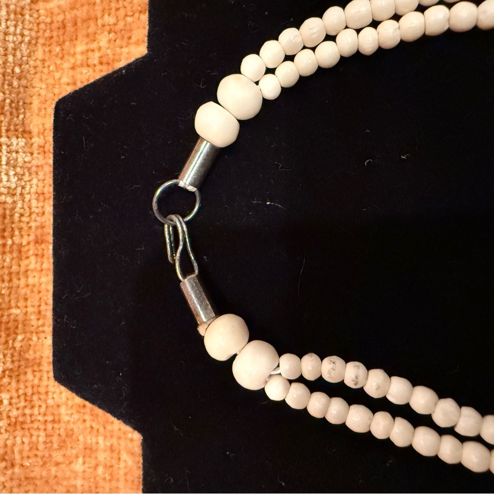 Black and Cream Beaded Necklace - Picture 10 of 11